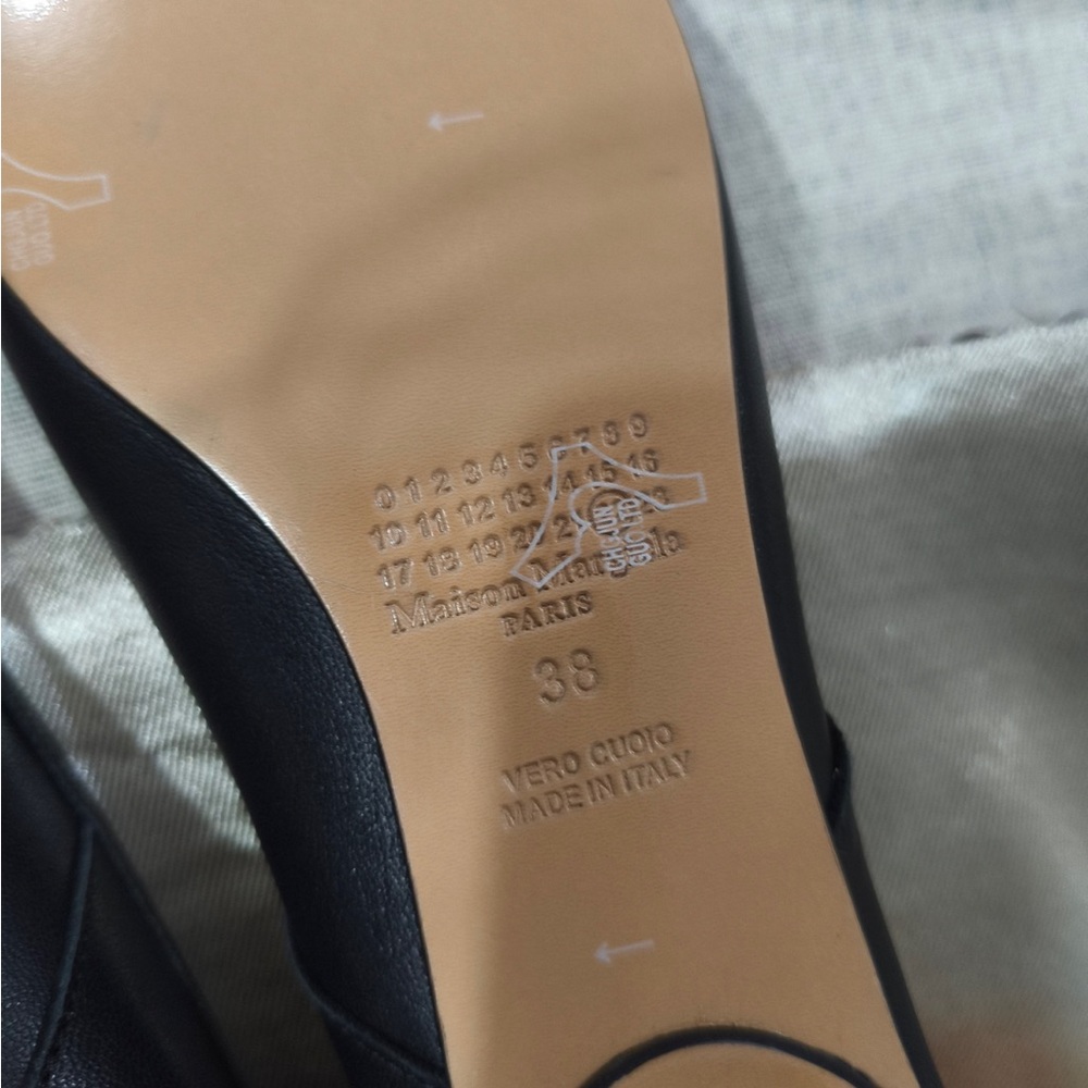 Maison Martin Margiela Black Split-Toe Leather Ballet Flats - Picture 2 of 11